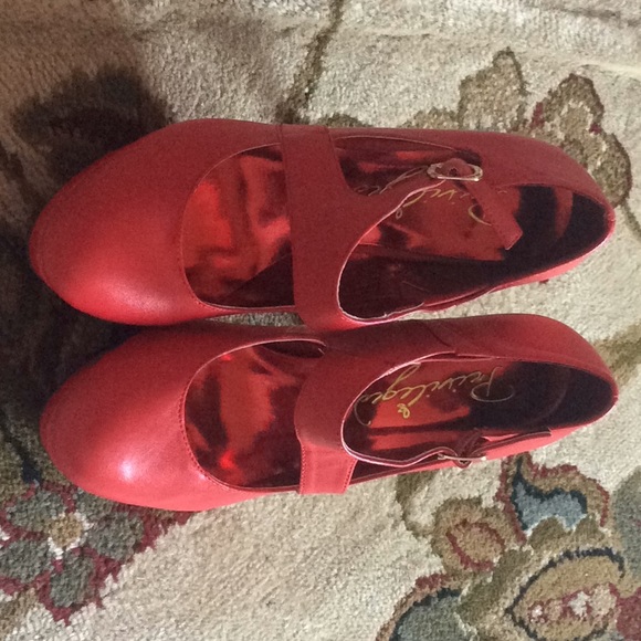 High heels. - Picture 1 of 4